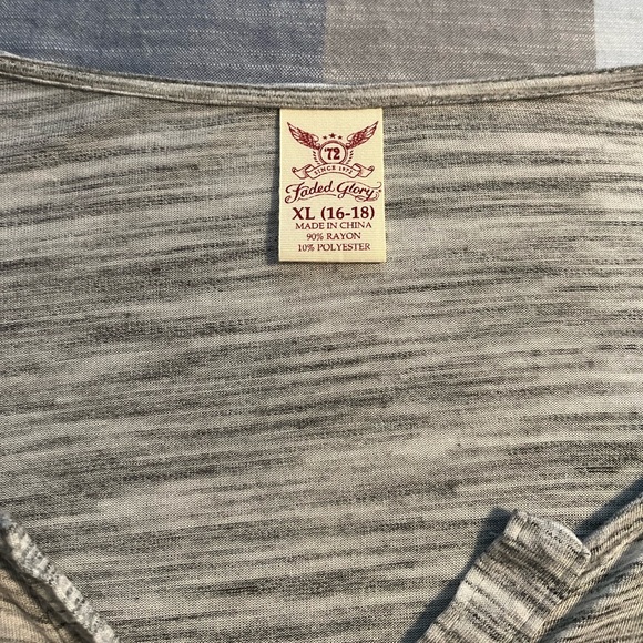 Cute Top - Picture 6 of 6